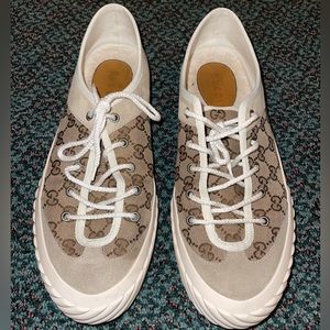 Guccis Mens GG Sneakers